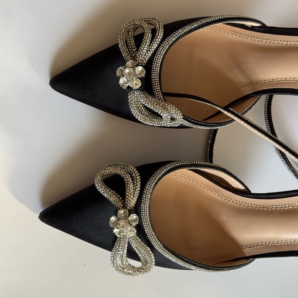 Bow heels. Satin finish. Size 10. - Picture 9 of 13